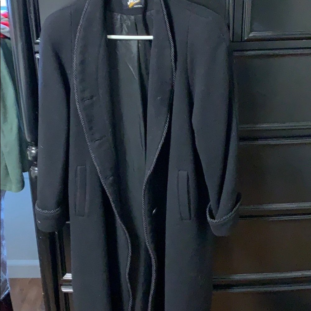 Woman coat black color